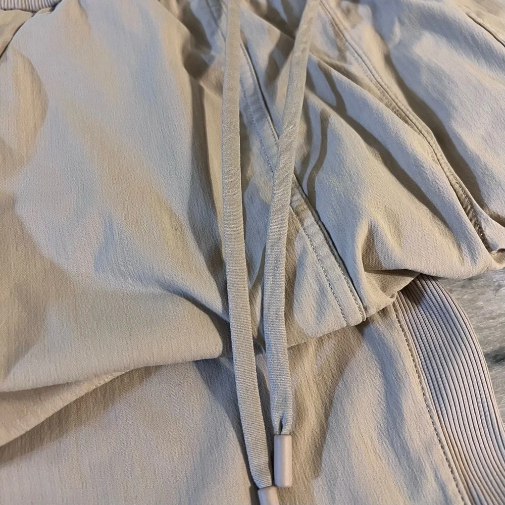Lululemon Beyond the Studio Crop - Picture 16 of 16
